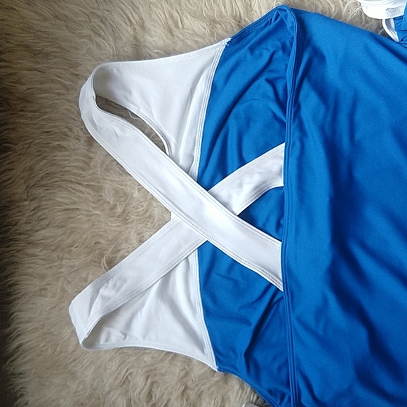 Wilson Tennis Dress Blue & White Team Built in Bra - Picture 9 of 10